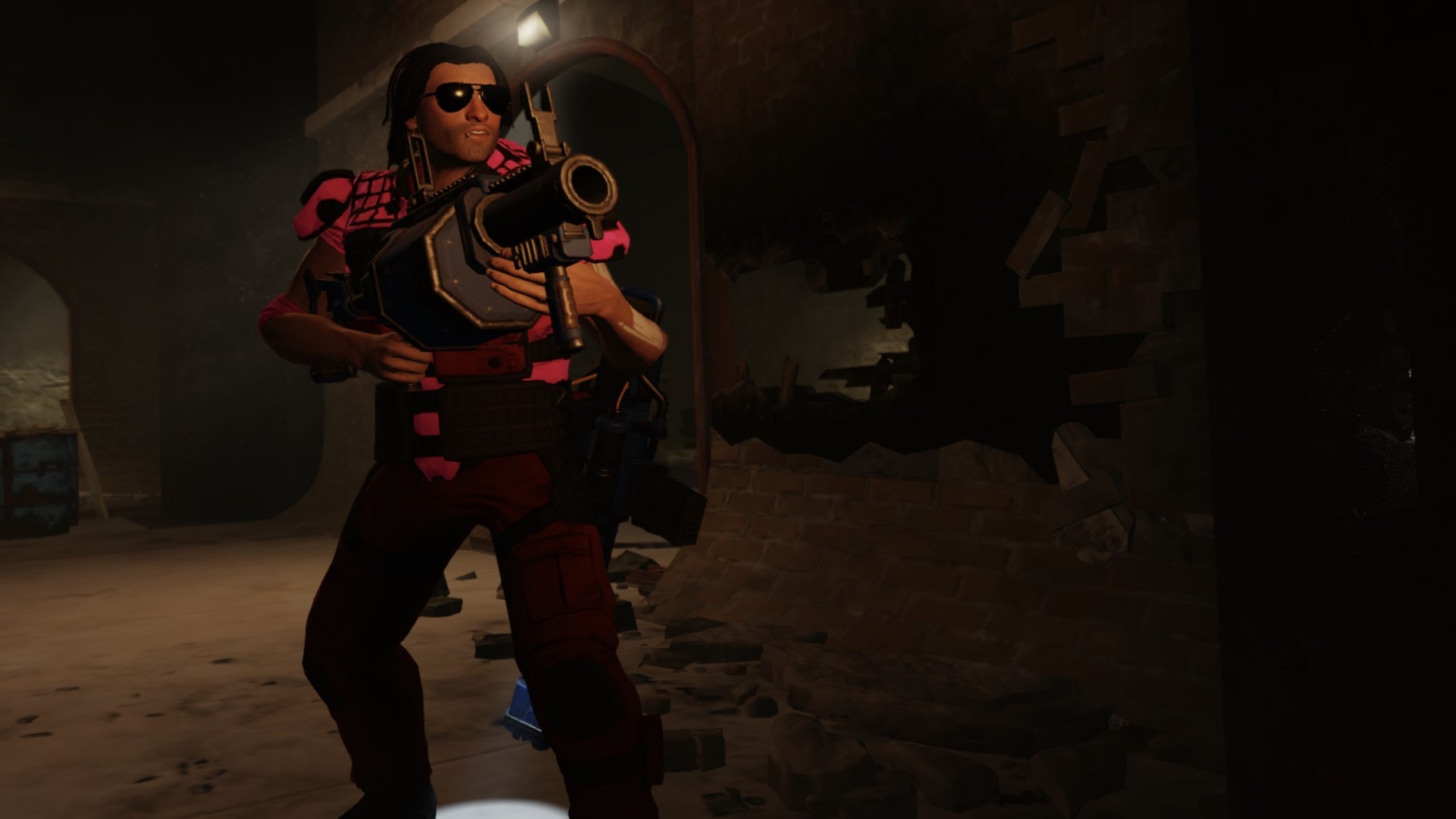Beste mobile strategispill: XCOM 2 -kolleksjon. Bildet viser en mann med en stor pistol som står i en steinkorridor