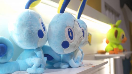 Pokemon Worlds 2022: several plush figures of the Pokemon Sobble are visible on a shelf