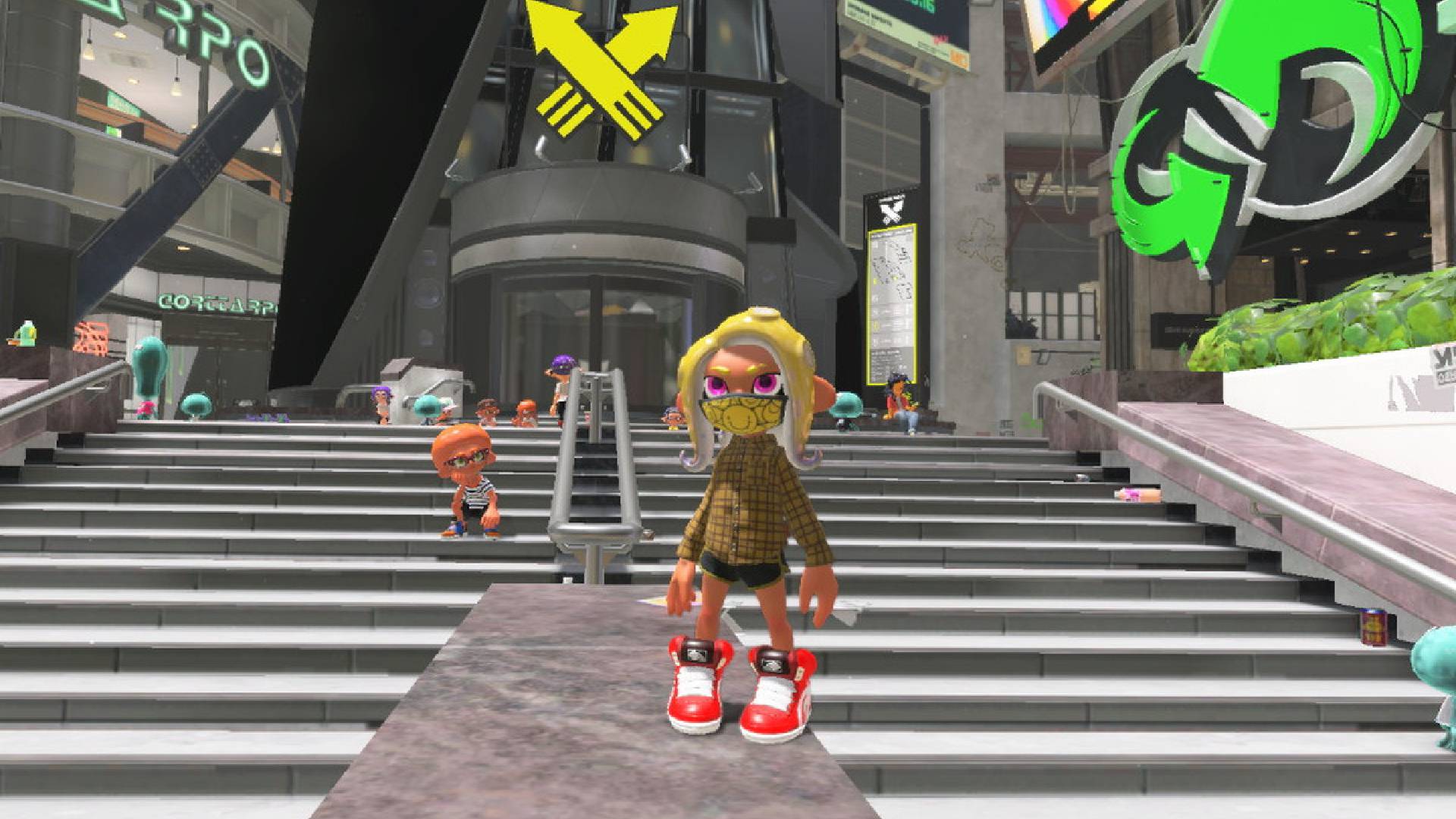 Splatoon 3 tableturf battle: a screenshot from Splatoon 3 shows an Inkling stood on the steps of the plaza