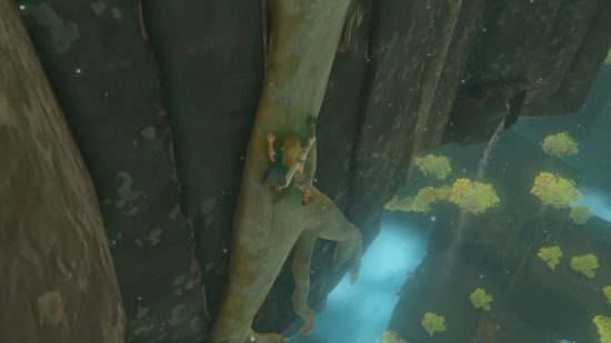 Link in the Legend of Zelda Tears of the Kingdom climbing up a tree trunk on the side of a cliff as it rains.