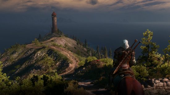 The Witcher 3 Family Matters - Geralt en la cima de una colina en su caballo mirando un faro