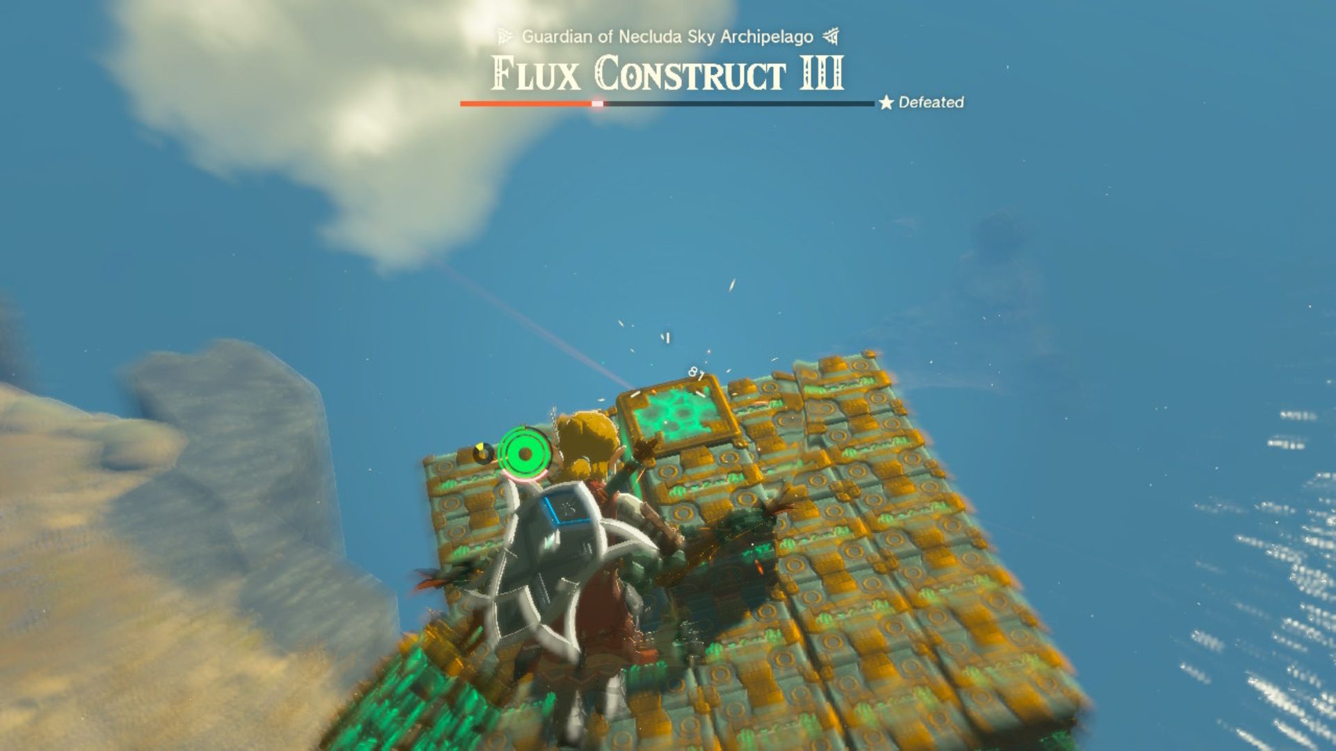 Zelda: Tears of the Kingdom flux konstruuje unoszącą się platformę ze świecącym sześcianem na górze, gdy Link spada w powietrzu, celując strzałą w świecący sześcian, chmury i błękitne niebo dookoła.