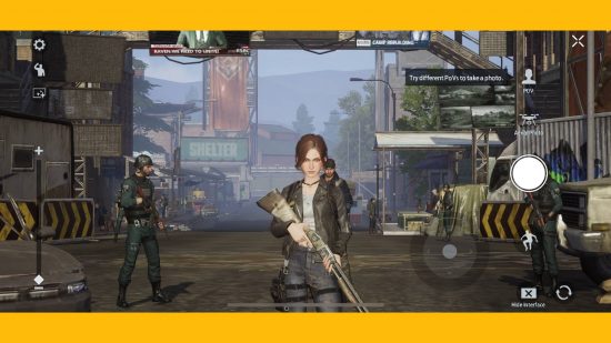 Reseña de Undawn: un personaje femenino mira hacia la pantalla en un asentamiento postapocalíptico
