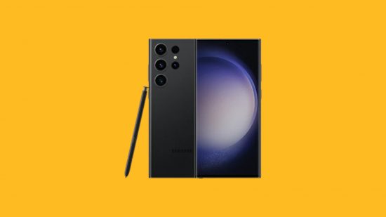 Najlepsze telefony 4G: Samsung S23 Ultra w kolorze czarnym naklejonym na tle mango