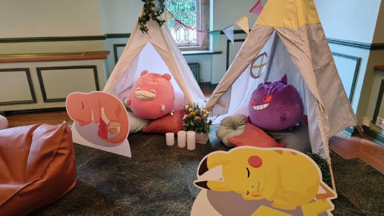 Pokémon Sleep review: two small tents are visible, as well as Pokémon stuffed toys