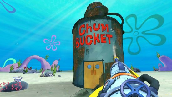 Gry Spongebob Powerwash Simulator: widok z perspektywy pierwszej osoby na wiadro kumpla i myjkę ciśnieniową