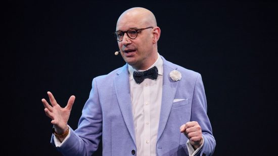 Samsung Benjamin Braun interview header showing a man in a blue suit and bowtie with no hair and nice glasses.