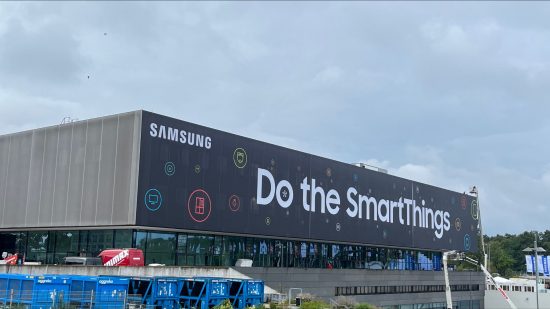 Samsung Benjamin Braun interview header showing a large square building draped in black with the phrase "do the SamartThings" on it