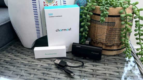 Custom image of the Charmast Mini Power Bank alongside the package and charging cable