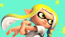 Splatoon patch notes: a yellow inkling stretching their arm across their chest