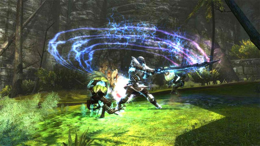 A warrior performing an attack with a two handed sword in Kingdoms of Amalur: Re-Reckoning on Switch