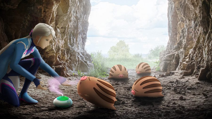 Um treinador Pokémon alimentando alguns Swinub