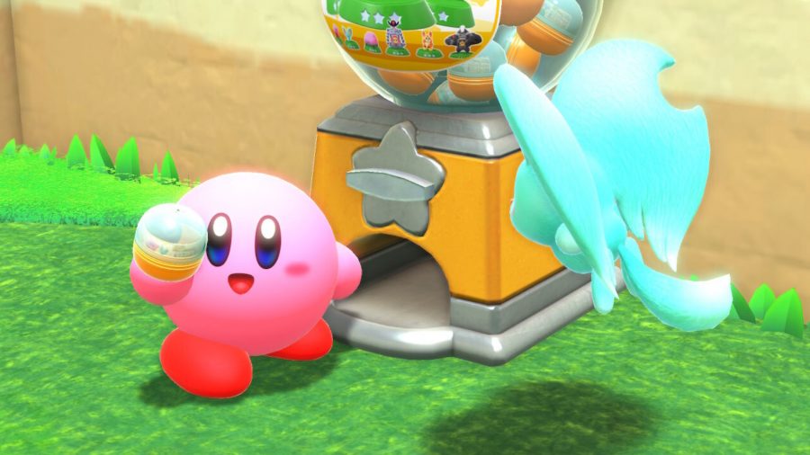 Kirby getting an item from the gotcha machine
