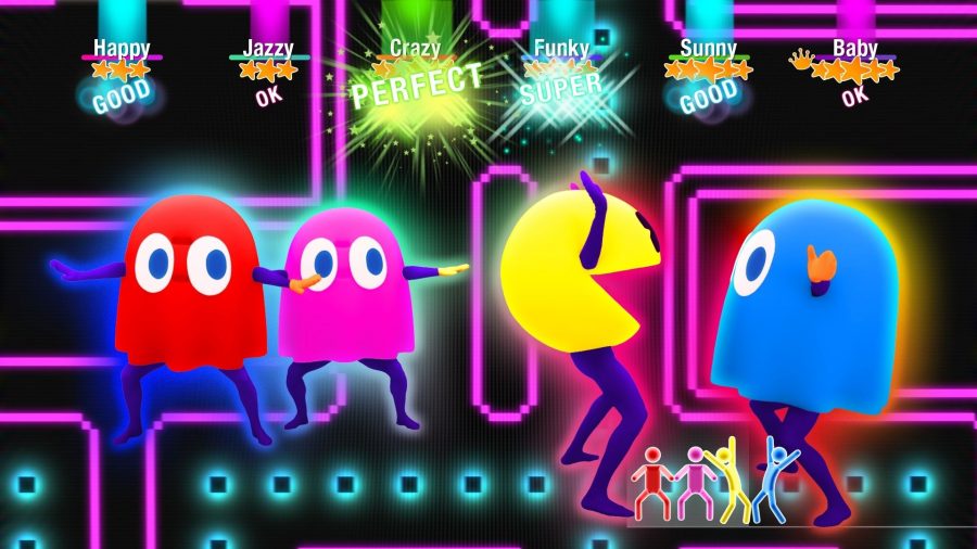 Una captura de pantalla de uno de los muchos juegos de baile Just, Just Dance 2019, que muestra a los humanos de dibujos animados con trajes Pac-Man, bailando frente al mapa de Pac-Man