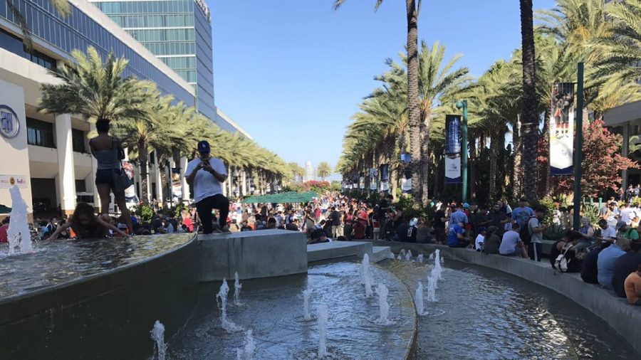 Pokemon Go sizth anniversary celebrations: a huge crowd of people are gathered playing Pokemon GO