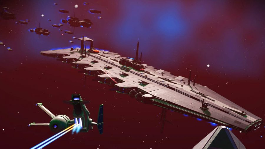 Frachtowce No Man's Sky: zrzut ekranu z gry No0 Man's Sky pokazuje mały statek kosmiczny zmierzający w kierunku dużego, długiego frachtowca o ogromnej metalowej powierzchni.